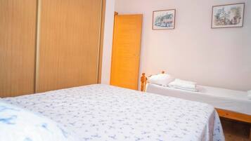 Chalet | 6 bedrooms, individually furnished, iron/ironing board, bed sheets