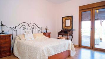 Chalet | 6 bedrooms, iron/ironing board, bed sheets