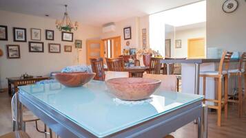Chalet | Dining