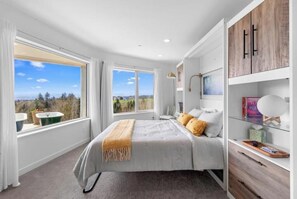 2 عدّة غرف نوم ومكواة/لوح كي وواي فاي وملاءات أسرّة