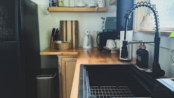 Fridge, microwave, coffee/tea maker, toaster