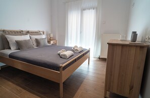 1 dormitori, planxa i posts de planxar i wifi 