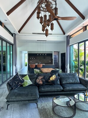 Älytelevisio, tietokoneen näyttö, tulostin