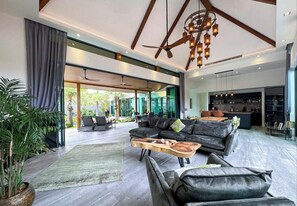 Älytelevisio, tietokoneen näyttö, tulostin