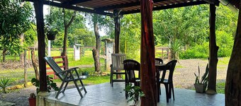 Quaint and Comfortable : private tiny house style cabaña beside the river