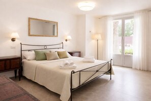 Dobbeltrom – deluxe, bassengutsikt | Wi-fi (inkludert)