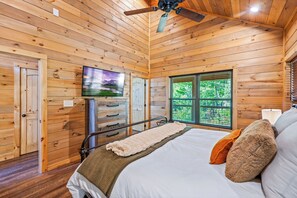 3 chambres, fer et planche à repasser, lit de bébé portatif