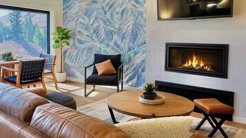 Smart TV y chimenea