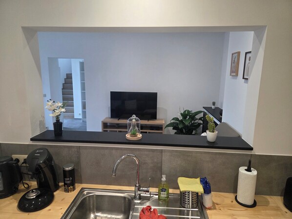 Microwave, oven, stovetop, dishwasher - Magnificent 2-bedroom apartment (Givet)
