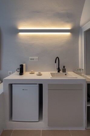 Appartamento Comfort, vista cortile | Cucina privata | Frigorifero, pentole/stoviglie/utensili