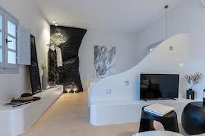 Appartamento Comfort, vista piscina | Ferro/asse da stiro, Wi-Fi gratuito