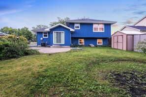 Exterior - Spacious 4BR Home Family & Pet-Friendly  2 Living Rooms + Game Fun in Plainfield (Plainfield)