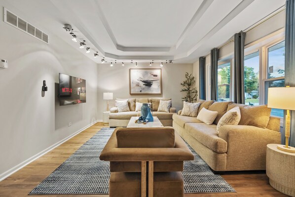 Smart-TV, Kamin, Tischfußball, Bücher