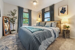 4 bedrooms, desk, iron/ironing board, free WiFi - Spacious 4BR Home Family & Pet-Friendly  2 Living Rooms + Game Fun in Plainfield (Plainfield)