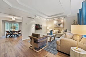 Smart TV, fireplace, foosball, books - Spacious 4BR Home Family & Pet-Friendly  2 Living Rooms + Game Fun in Plainfield (Plainfield)