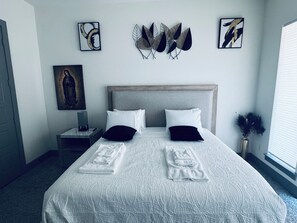 3 makuuhuonetta, työpöytä, silitysrauta/-lauta, ilmainen Wi-Fi