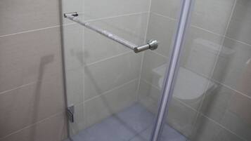 淋浴設備、風筒、提供毛巾、番梘