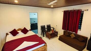 Deluxe Cottage | Desk, laptop workspace, free WiFi