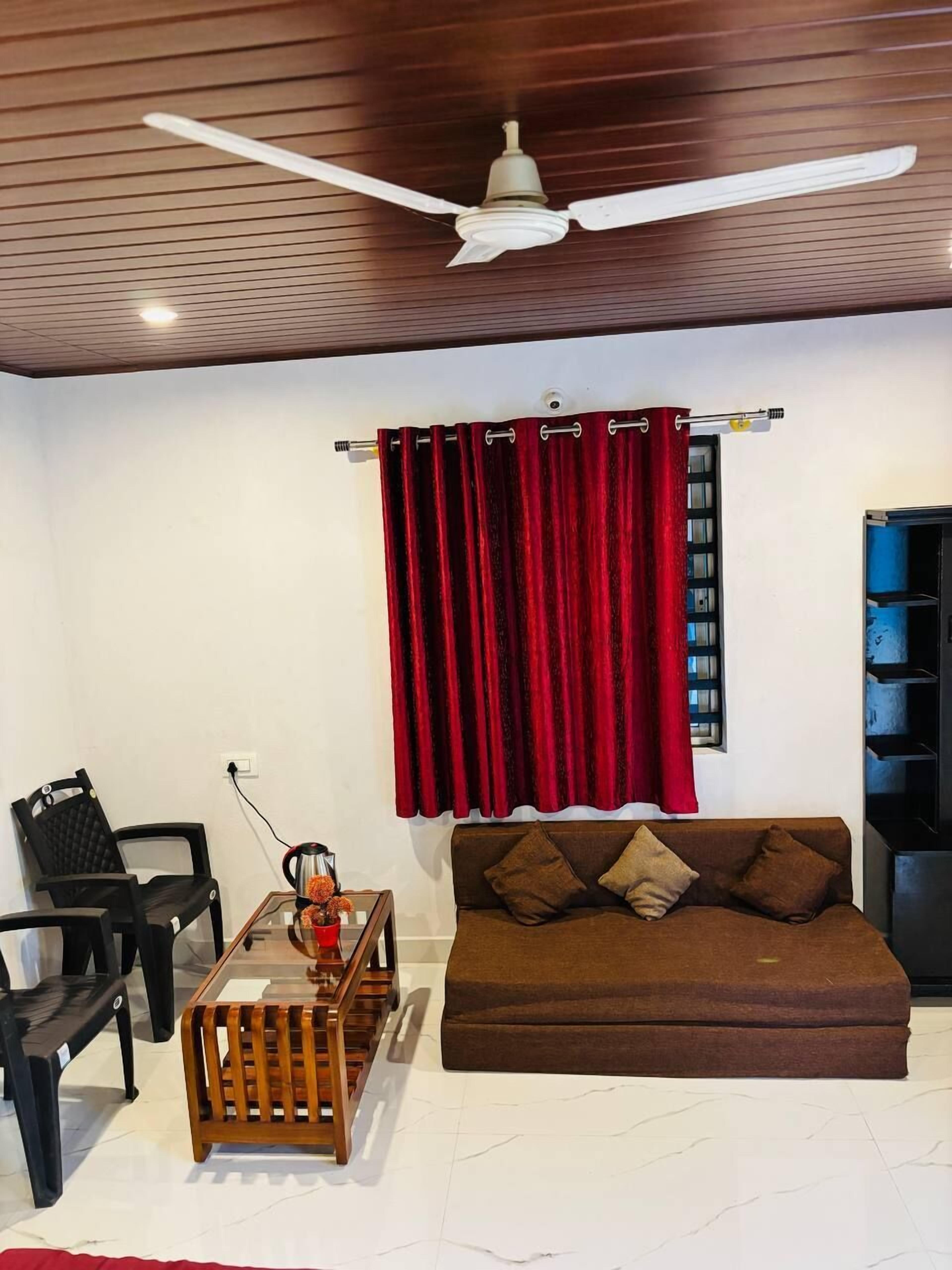 デスク、ノートパソコン用作業スペース、WiFi (無料)