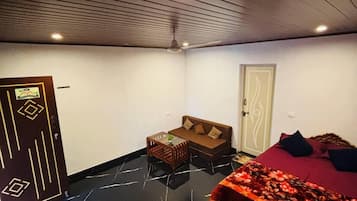 Deluxe Cottage | Desk, laptop workspace, free WiFi