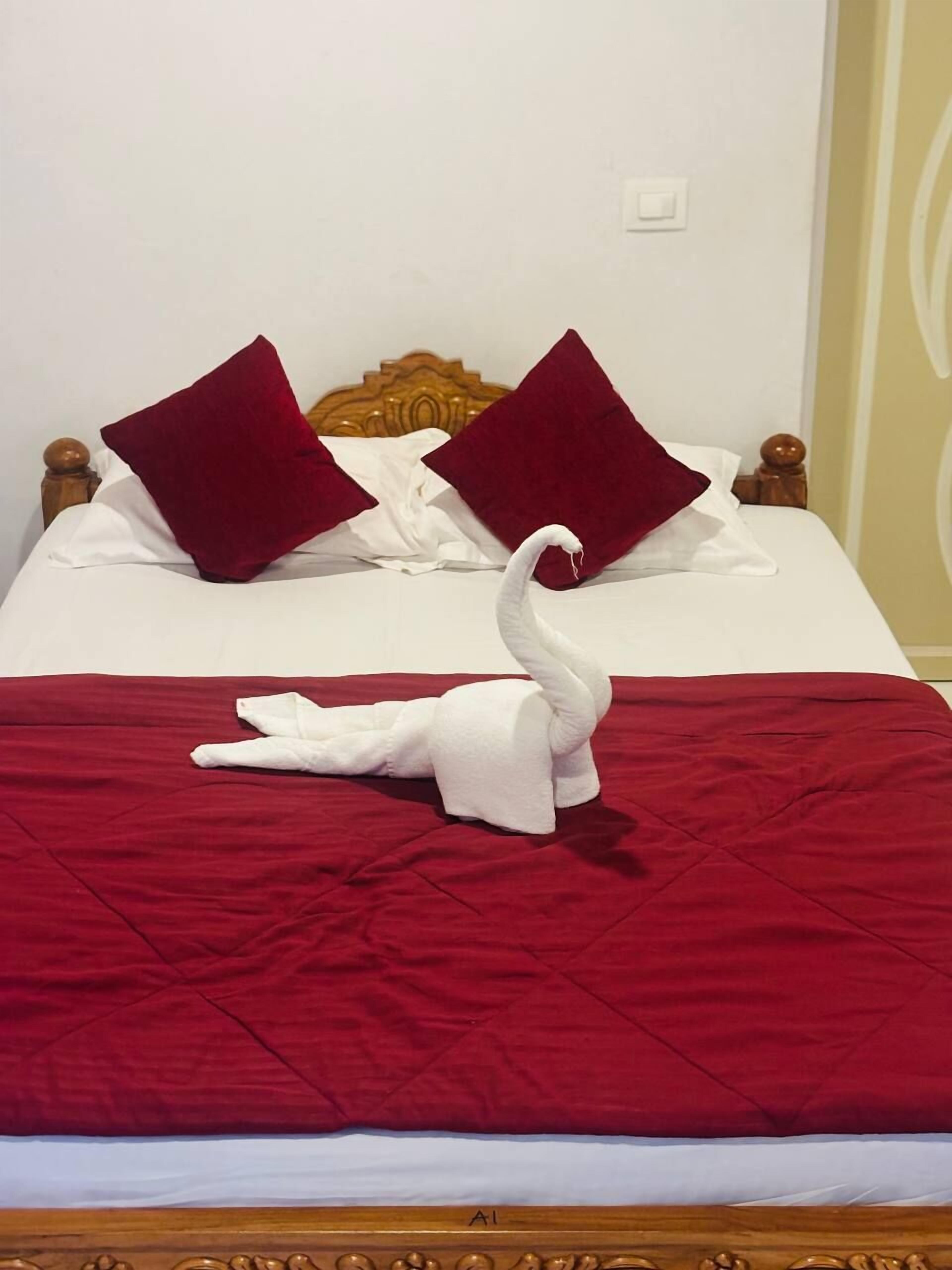 Deluxe Cottage | Desk, laptop workspace, free WiFi