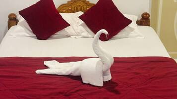 Deluxe Cottage | Desk, laptop workspace, free WiFi