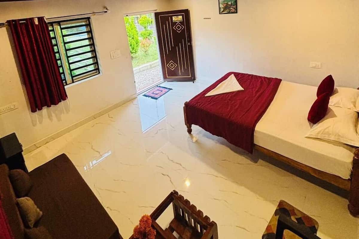 Deluxe Cottage | Desk, laptop workspace, free WiFi
