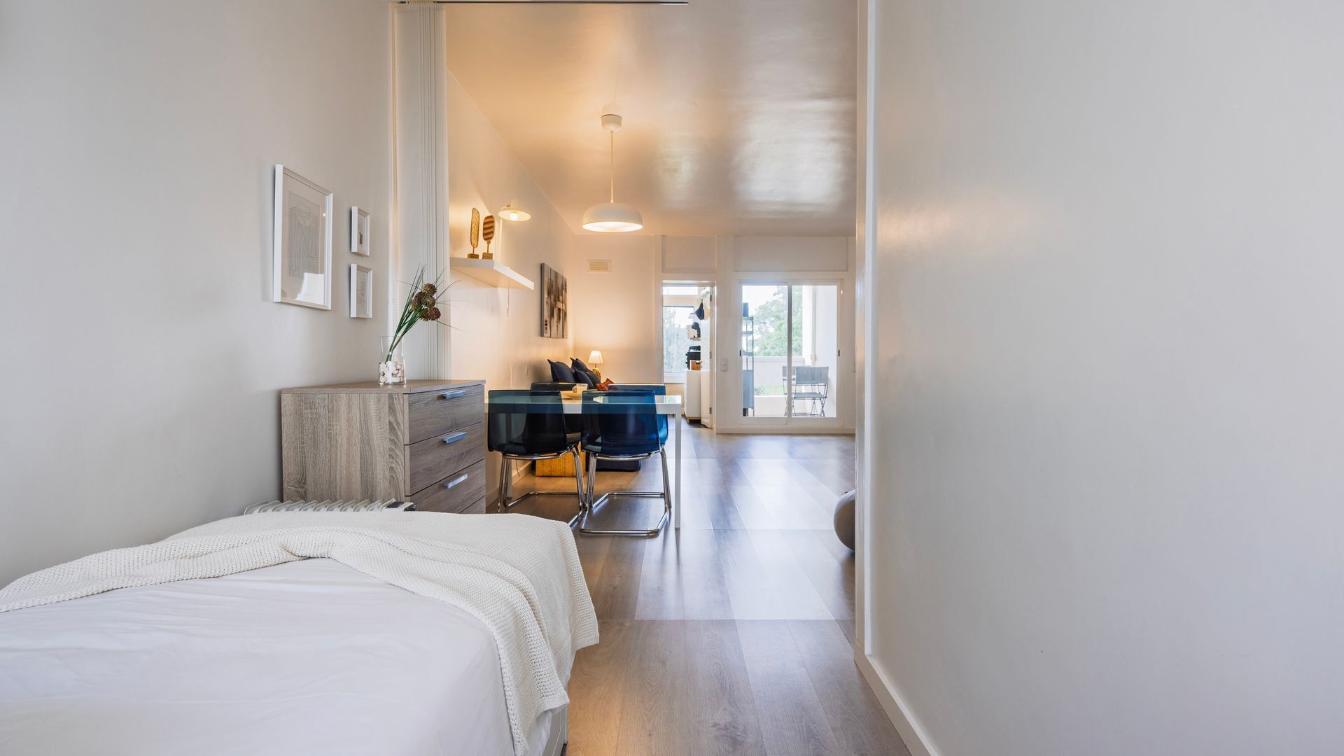 1 habitación, tabla de planchar con plancha, wifi gratis y ropa de cama 