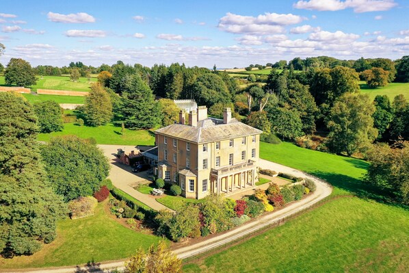 المنشأة من الخارج