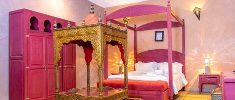 13 bedrooms, iron/ironing board, WiFi, bed sheets