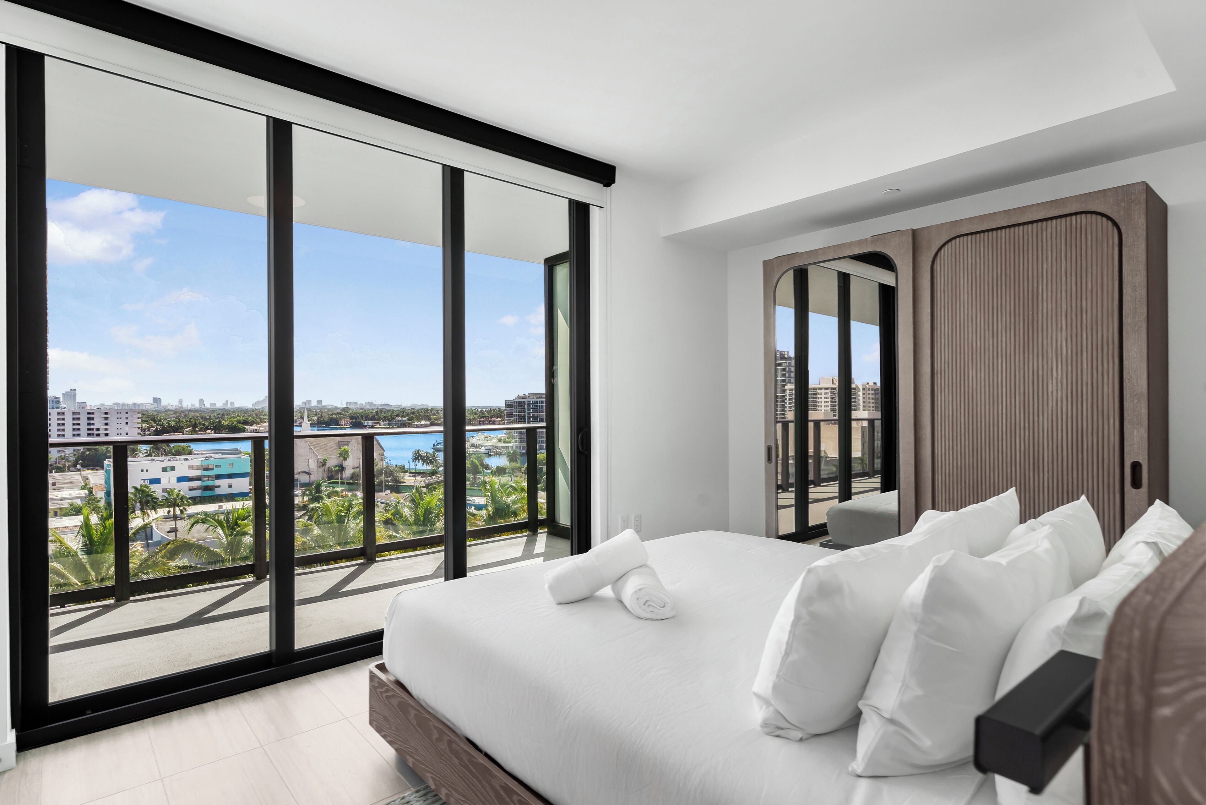 Luxury Condo, Balcony, City View | Individually decorated, individually furnished, free WiFi, bed sheets