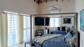 Deluxe Room | Minibar (some free items), soundproofing, WiFi (free), bed sheets