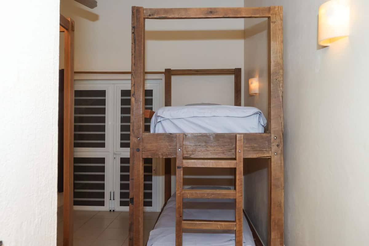 Family Suite | Desk, laptop workspace, free WiFi