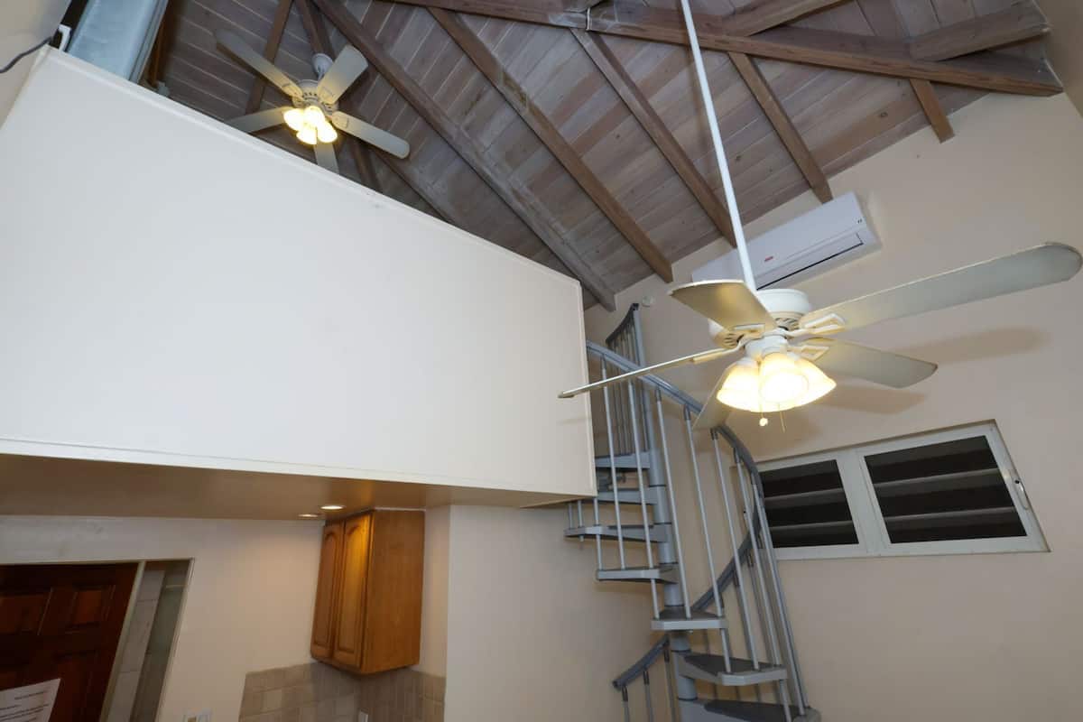 Gallery Room | Desk, laptop workspace, free WiFi