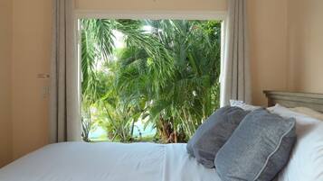 Standaard studio suite, uitzicht op tuin | Een bureau, een laptopwerkplek, gratis wifi