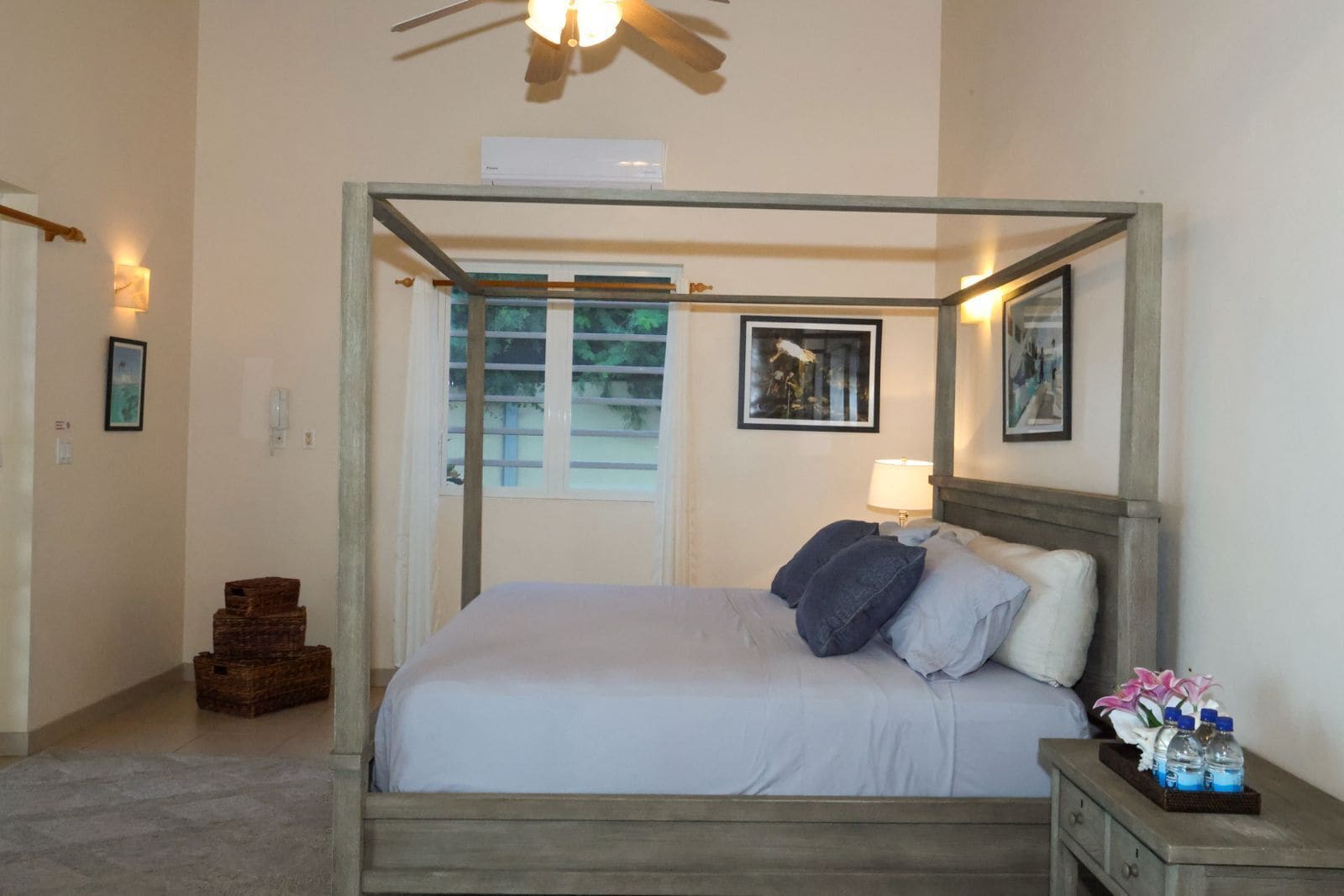 Deluxe-huone | Minibaari (osa tuotteista ilmaisia), työpöytä