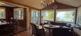 Your perfect waterfront getaway for 4 season. Near Casino Rama and Moonstone Ski