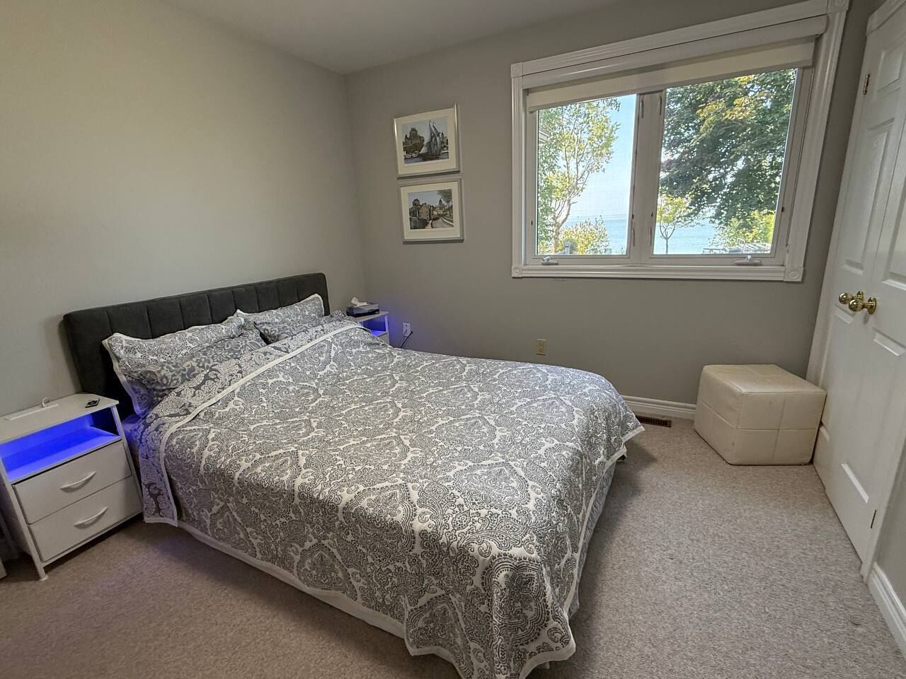 4 bedrooms, iron/ironing board, internet, bed sheets