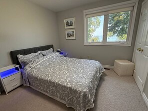 4 soverom, strykejern/-brett, internettilgang og sengetøy