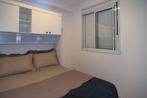 1 quarto, acesso à internet, roupa de cama