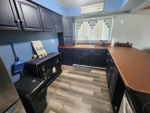 Charming 3-bedroom Home Away From Home with comfort in Brownstown