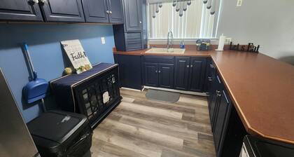 Charming 3-bedroom Home Away From Home with comfort in Brownstown