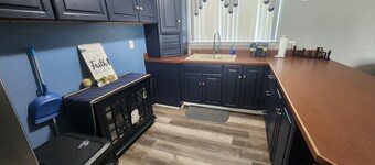 Charming 3-bedroom Home Away From Home with comfort in Brownstown