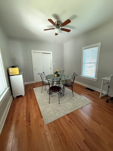 Amazing apartment with Central A/C & Washer/Dryer in Downtown Valparaiso