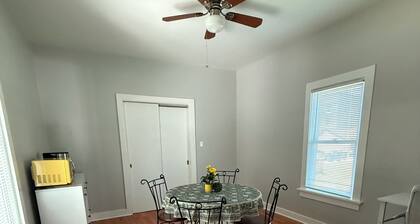 Amazing apartment with Central A/C & Washer/Dryer in Downtown Valparaiso