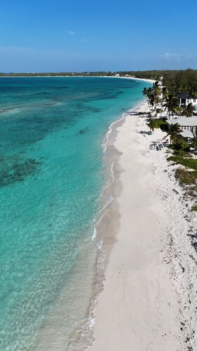Spacious Luxury Beachfront Suite