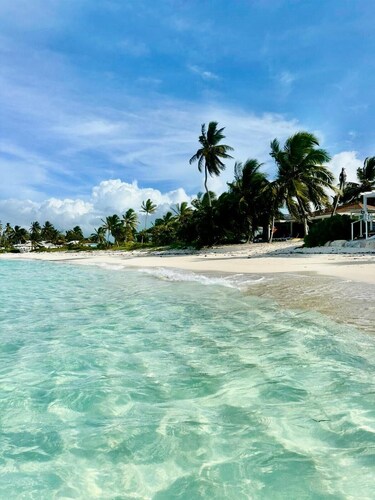Spacious Luxury Beachfront Suite