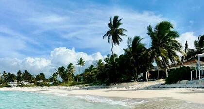 Spacious Luxury Beachfront Suite
