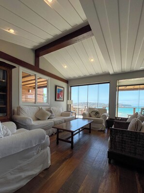 Living area - Gated community beach house in Buzios, with spectacular views of Geriba (Bosque-Armação dos Búzios)