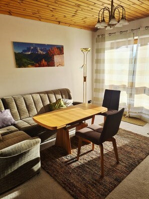 Living area - Cozy vacation apartment in Reit im Winkl - perfect for your winter vacation (Reit im Winkl)